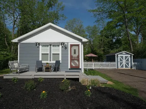 69 Pershing St, South Haven, MI 49090