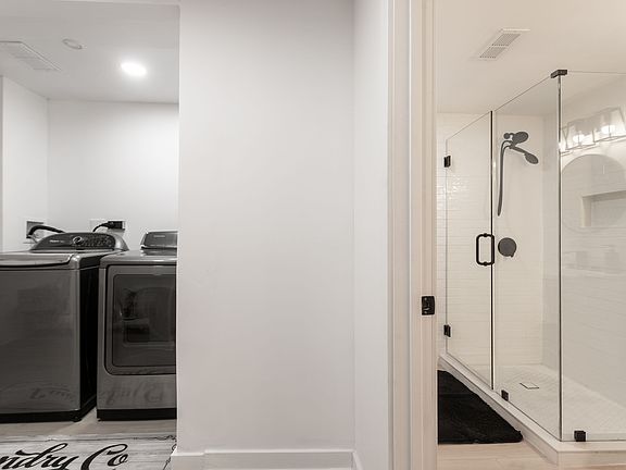 4th image of 2277 Cloverdale Dr SE Unit 8
