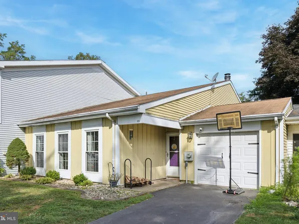 164 Commonwealth Dr, Newtown, PA 18940