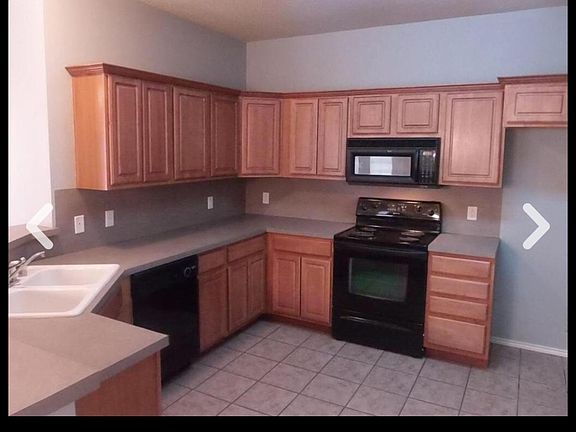 4th image of 4417 106th St Unit B