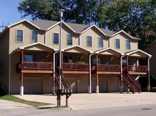 829 Hawkeye Dr, Dubuque, IA 52001