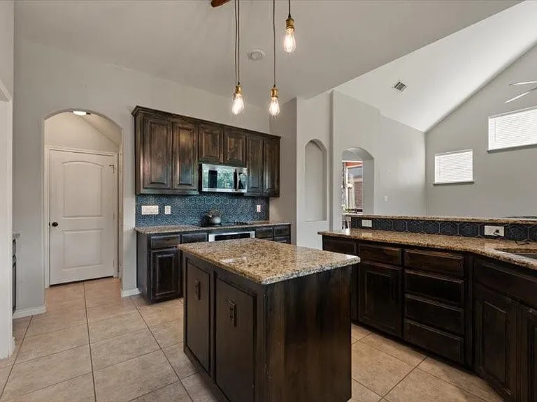 654 Plum Dr — Photo 8