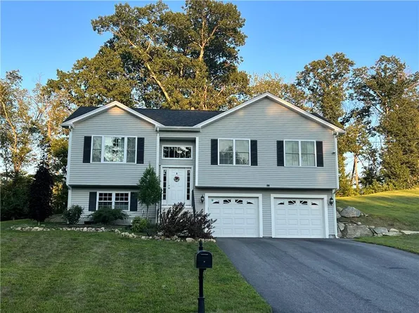 18 Rockcrest Ln, Johnston, RI 02919