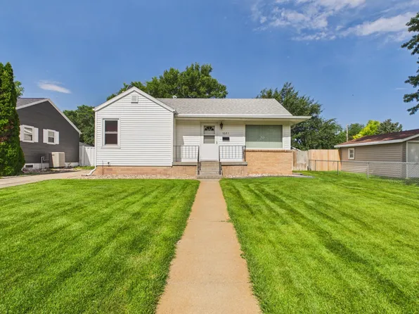 1021 Sheridan St, Holdrege, NE 68949