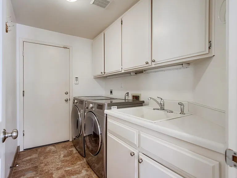 13945 Lewiston St — Photo 29