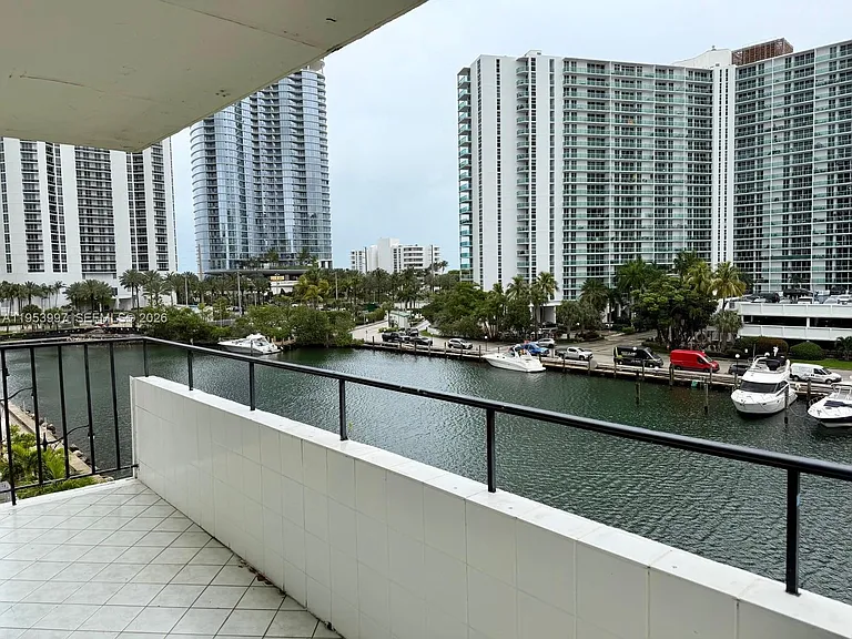220 Kings Point Dr #501 — Photo 3