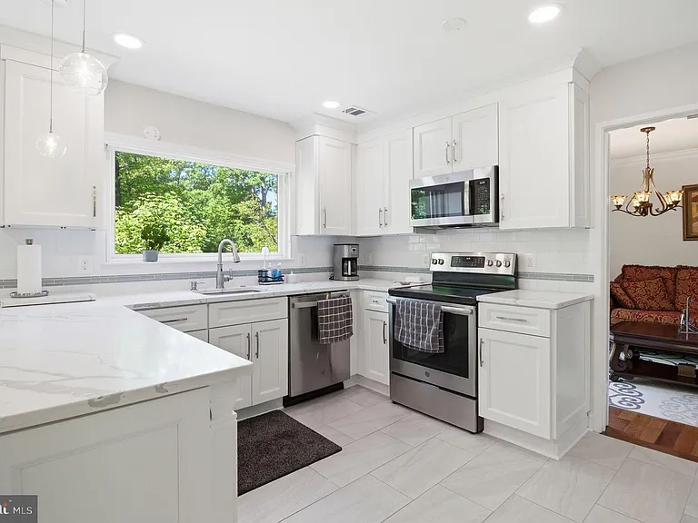 1509 Farsta Ct — Photo 4