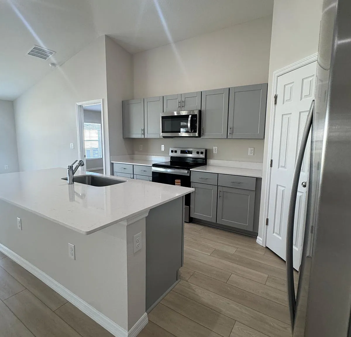 4 bed, 1850 sqft, $2,600 — Photo 4