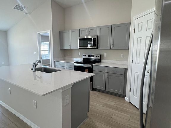 4th image of 1049 Foreshore Ln