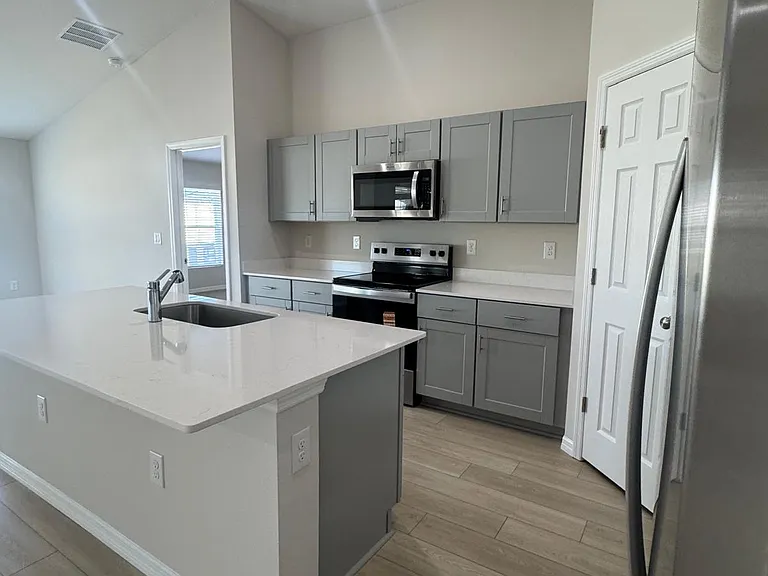 1049 Foreshore Ln — Photo 4