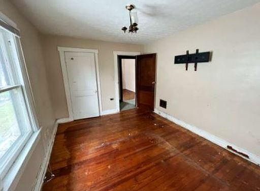 5th image of 110 Lorenz Ave