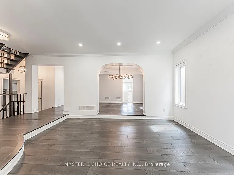 2357 Rideau Dr — Photo 6