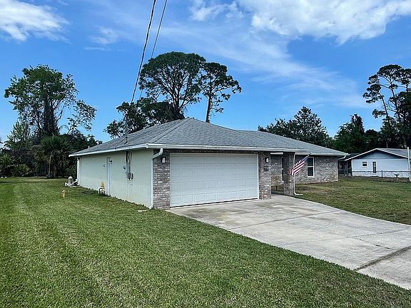 3rd image of 121 Poinciana Rd