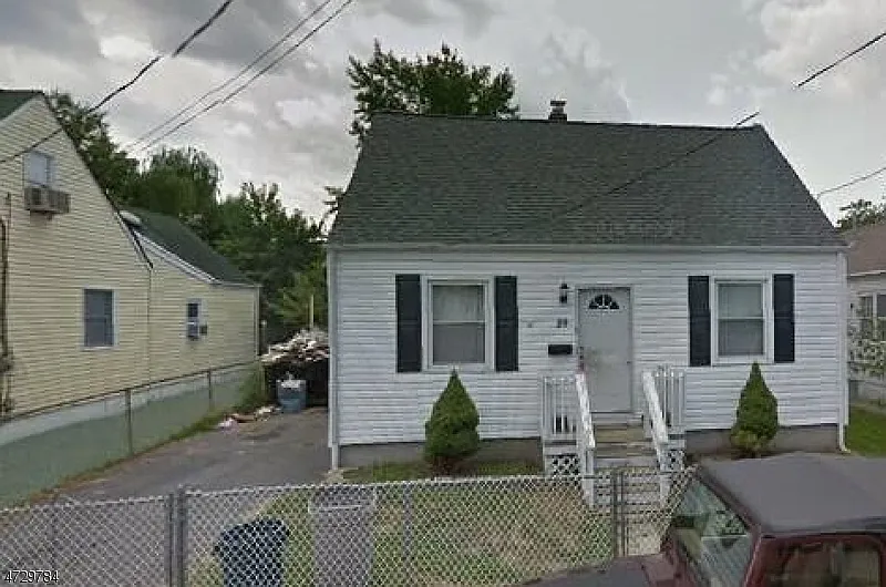 29 Willis Ave photo 1