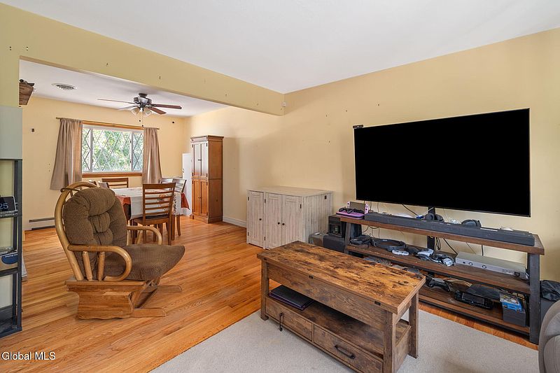 5th image of 1358 Maple Hill Road