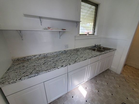 2nd image of 666 Valleywood Dr