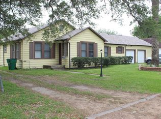 409 Magnusson Ave, Palacios, TX 77465
