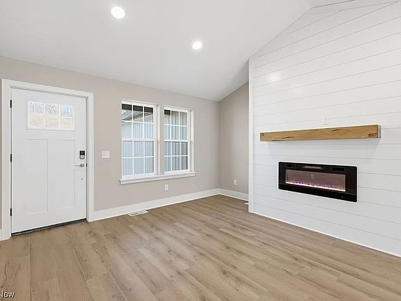 3rd image of 1085 Saint Andrews Ct