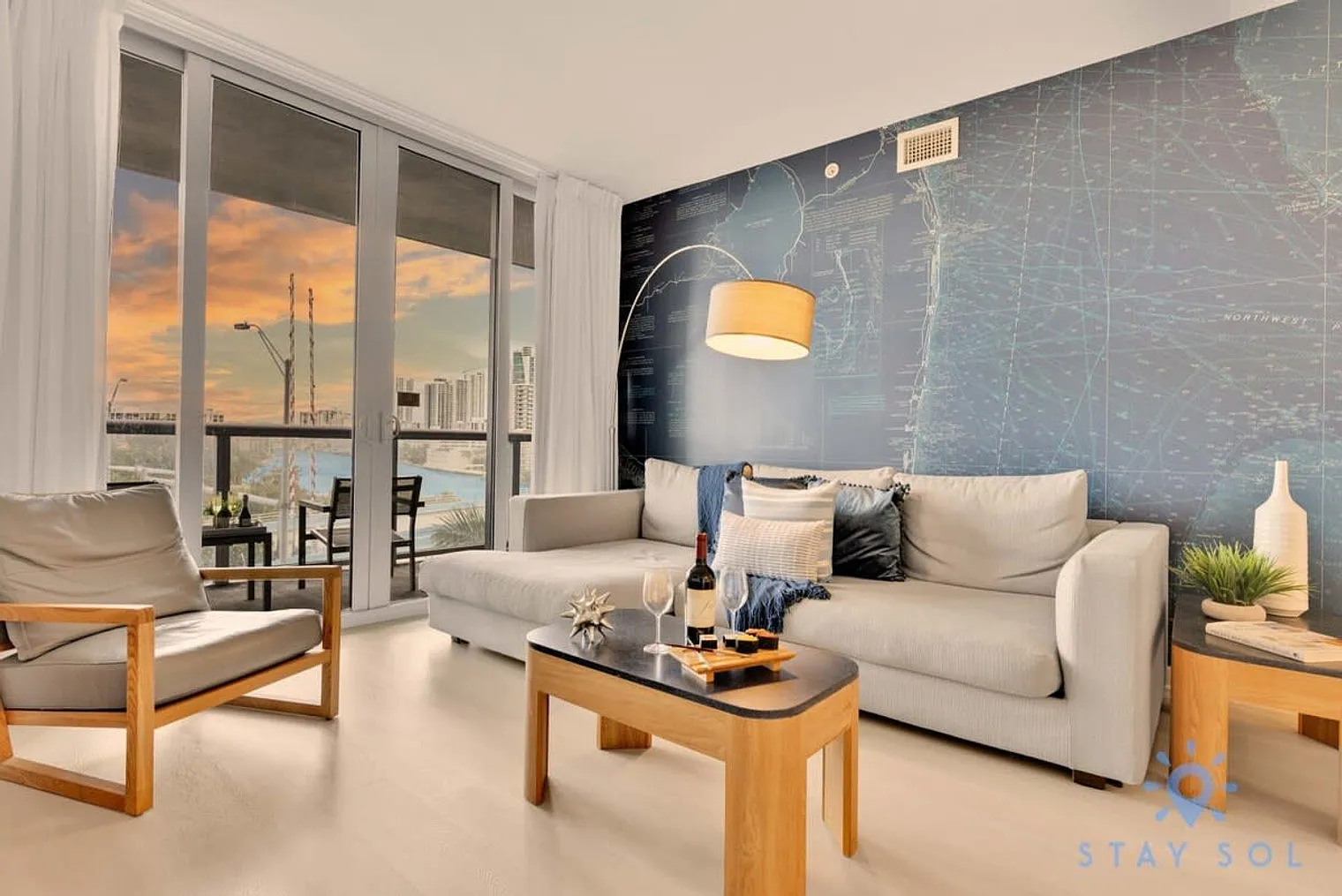 2 bed, 2.0 bath, 990 sqft, $4,505 — Photo 4