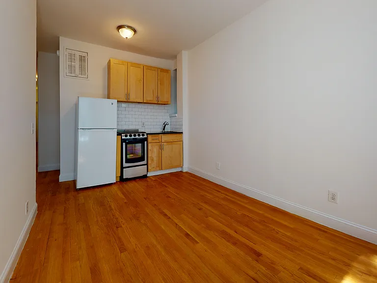 334 E 78th St #2 — Photo 4