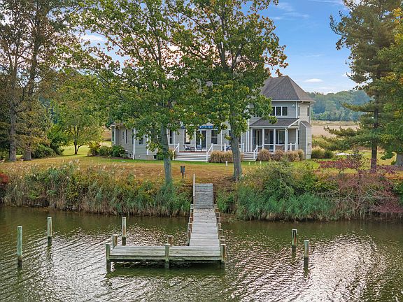 Pull up to your house in your boat. Dock access has plenty of depth and sits on the Little Magothy. Calm waters, just off the Bay!