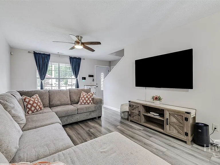 110 Embassy Ct — Photo 10