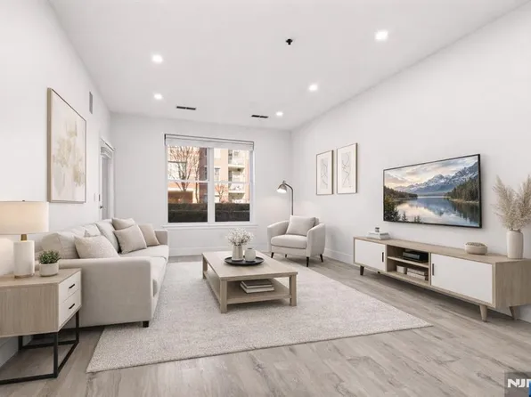 24 Avenue At Port Imperial APT 131, West New York, NJ 07093