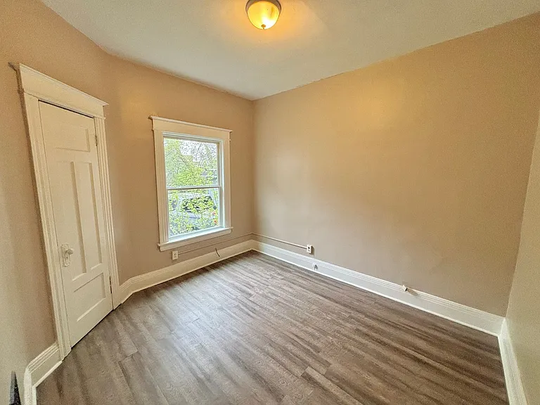 110 Ridgeway Ave — Photo 9