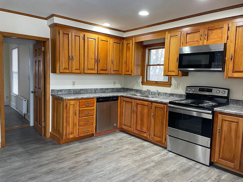 Fully equipped kitchen.