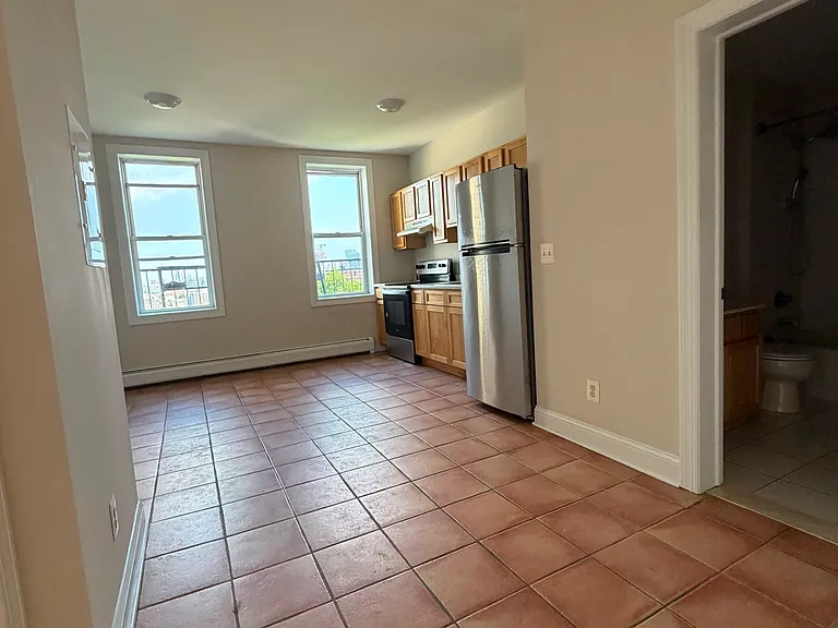 226 Ogden Ave #4B — Photo 2