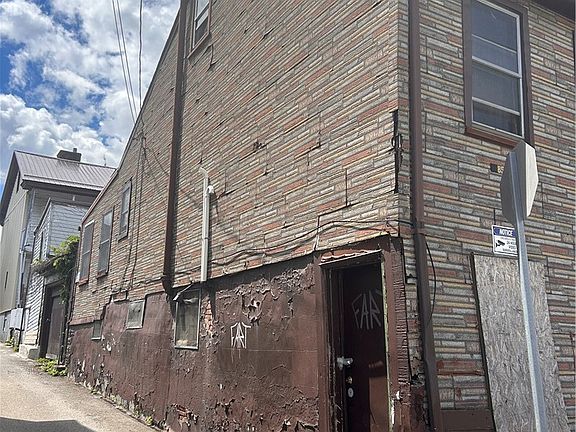 3rd image of 853 Lovitt Way