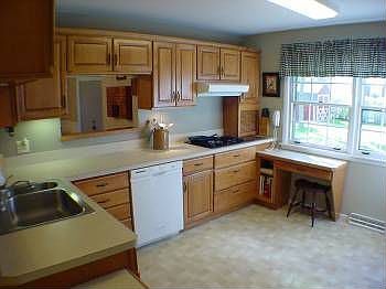 4th image of 1002 N Belmont Ave