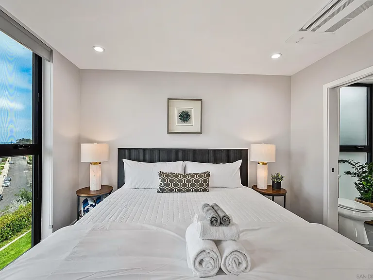 5830 Desert View Dr — Photo 24