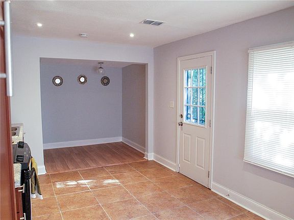 5th image of 7121 Flora Ave