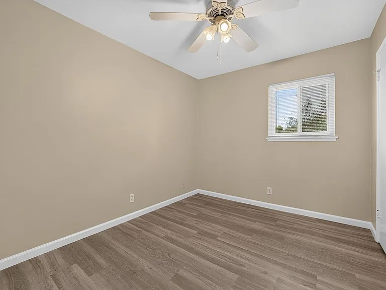 9838 Argyle Dr — Photo 10