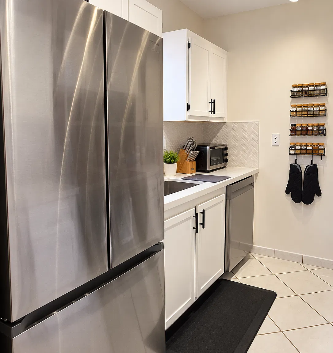 3 bed, 1078 sqft, $3,000 — Photo 3