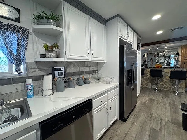 1682 Colina Dr — Photo 2