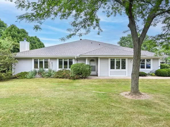 11009 North Mequon Square DRIVE, Mequon, WI 53092