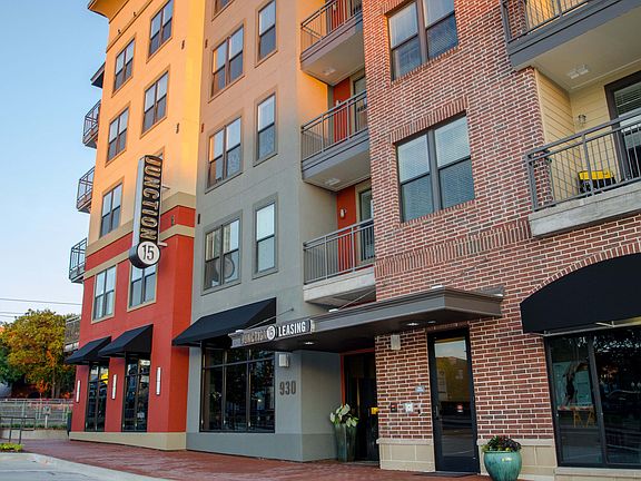 4th image of 930 E 15th St APT 568