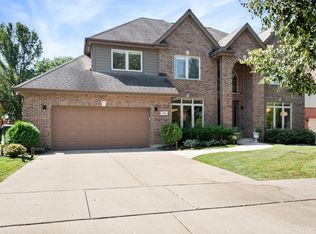 19 E Warson Ct, Vernon Hills, IL 60061