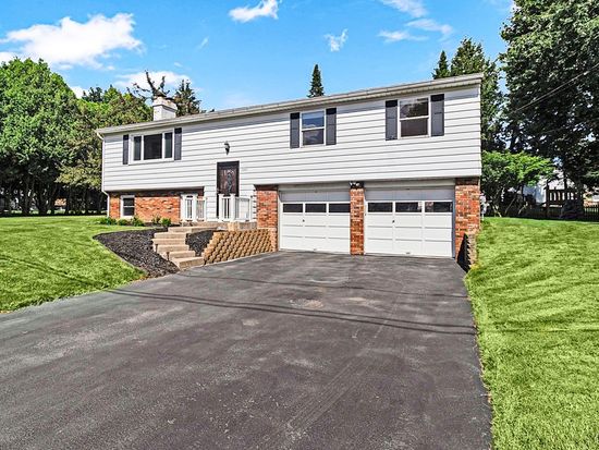 2 Upper Woods Cir, New Hartford, NY 13413