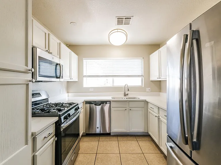 16183 W Buchanan St — Photo 9