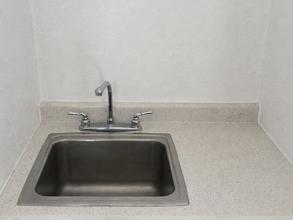 4th image of 2486 Warren Ln #1