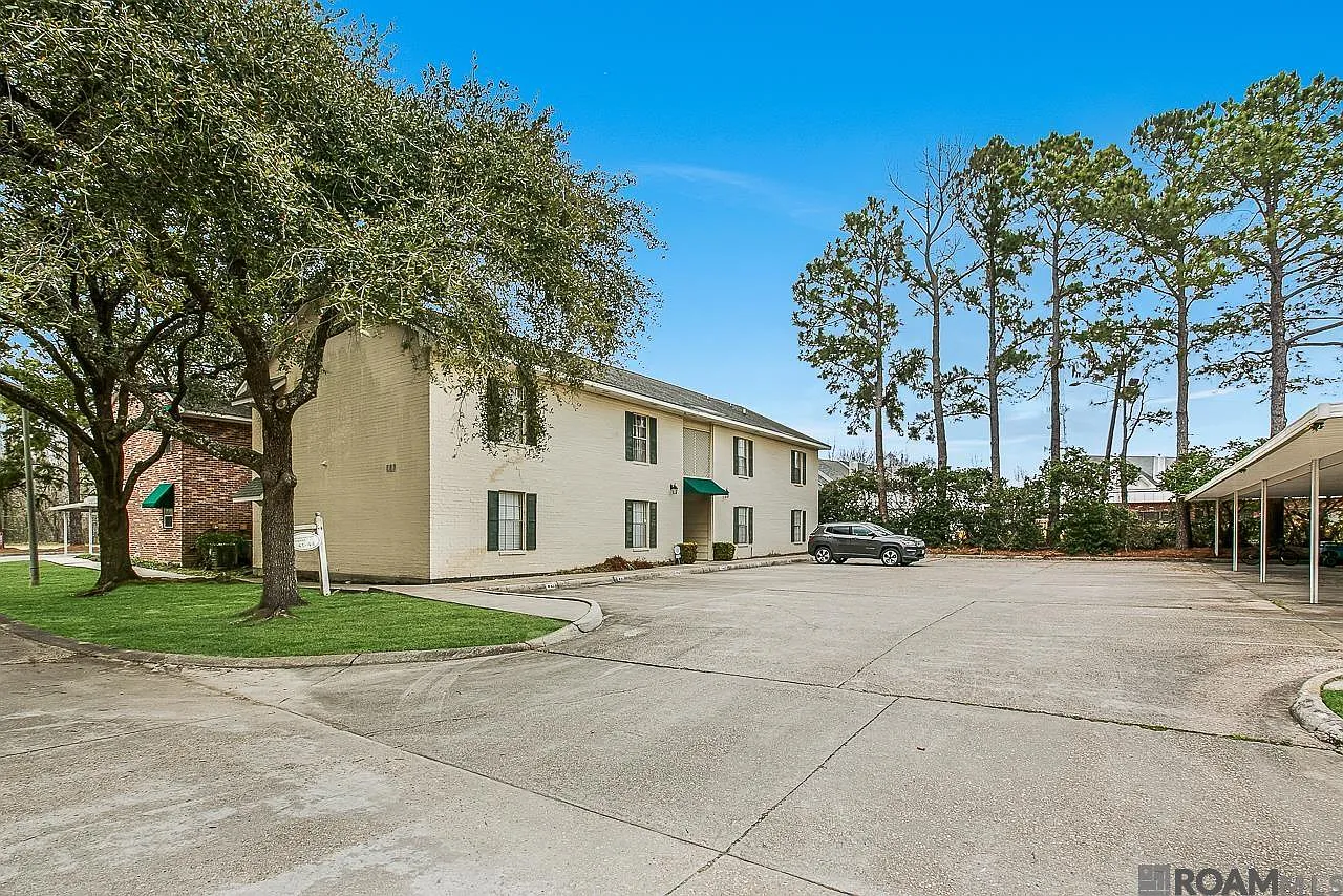 2 bed, 1001 sqft, $1,300 — Photo 1
