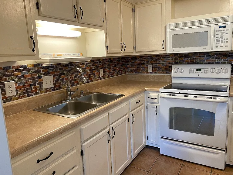 6337 Lakehaven Dr — Photo 8