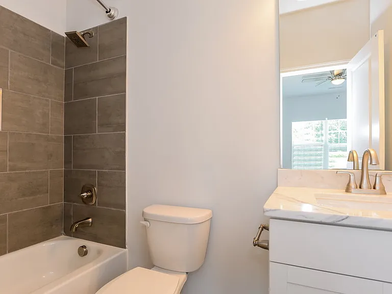 109 McLean St — Photo 11