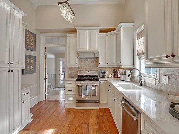 5th image of 931 Touro St