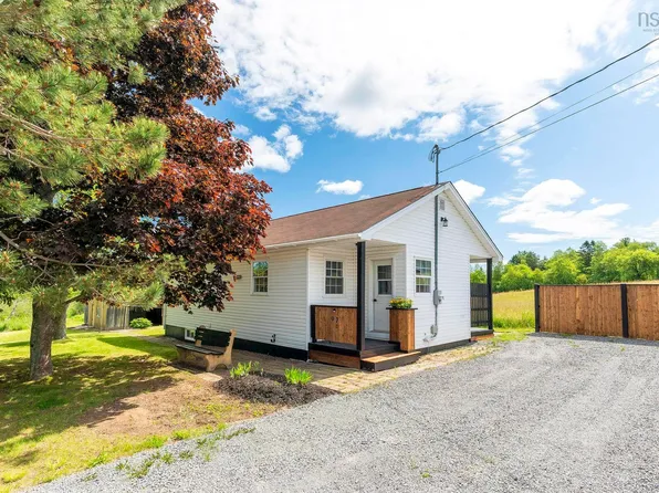 97 Panuke Rd, West Hants, NS B0N 2T0