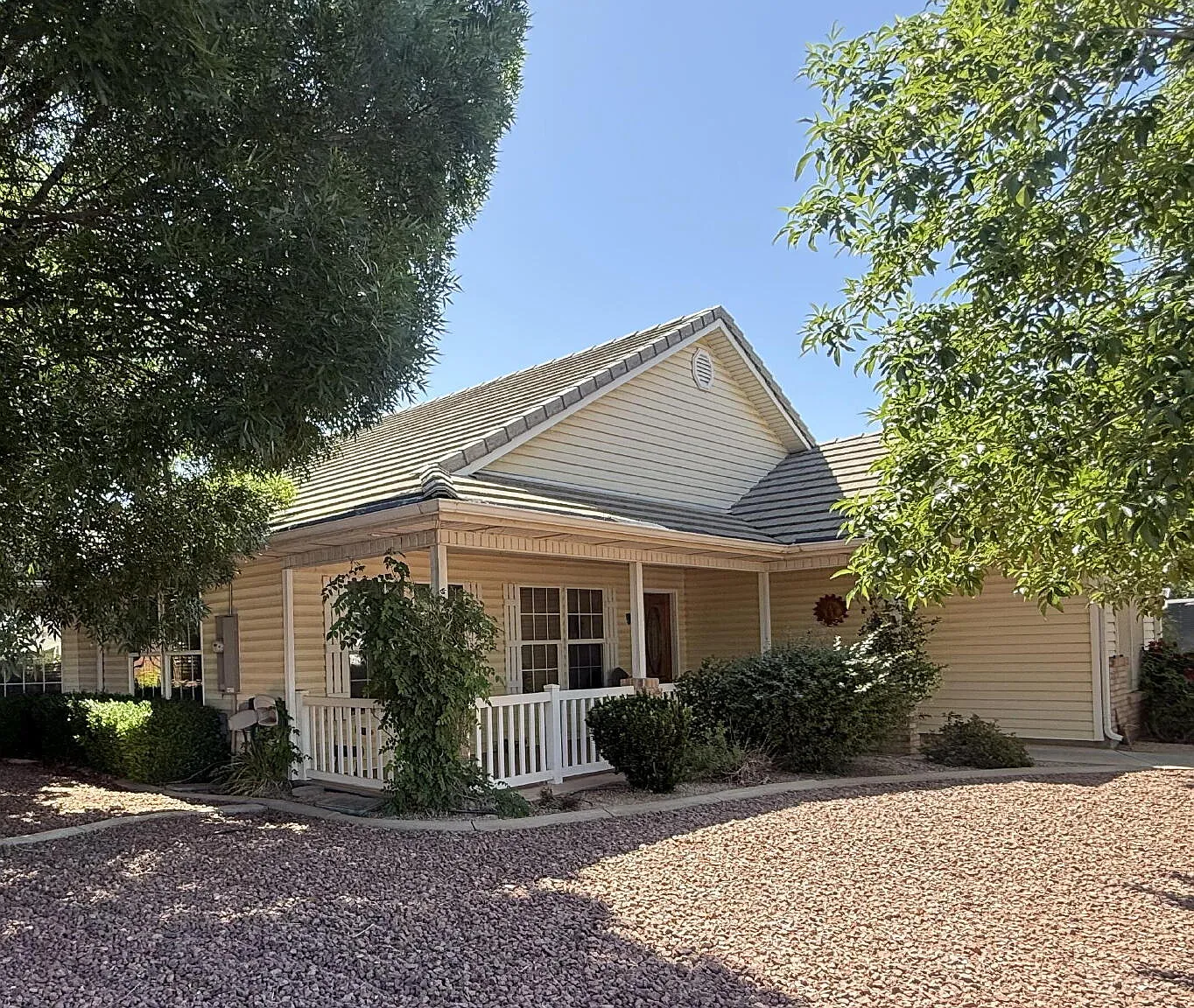 3 bed, 2.0 bath, 1982 sqft, $2,500 — Photo 2