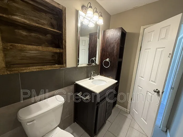 5523 S Madison Ave — Photo 10